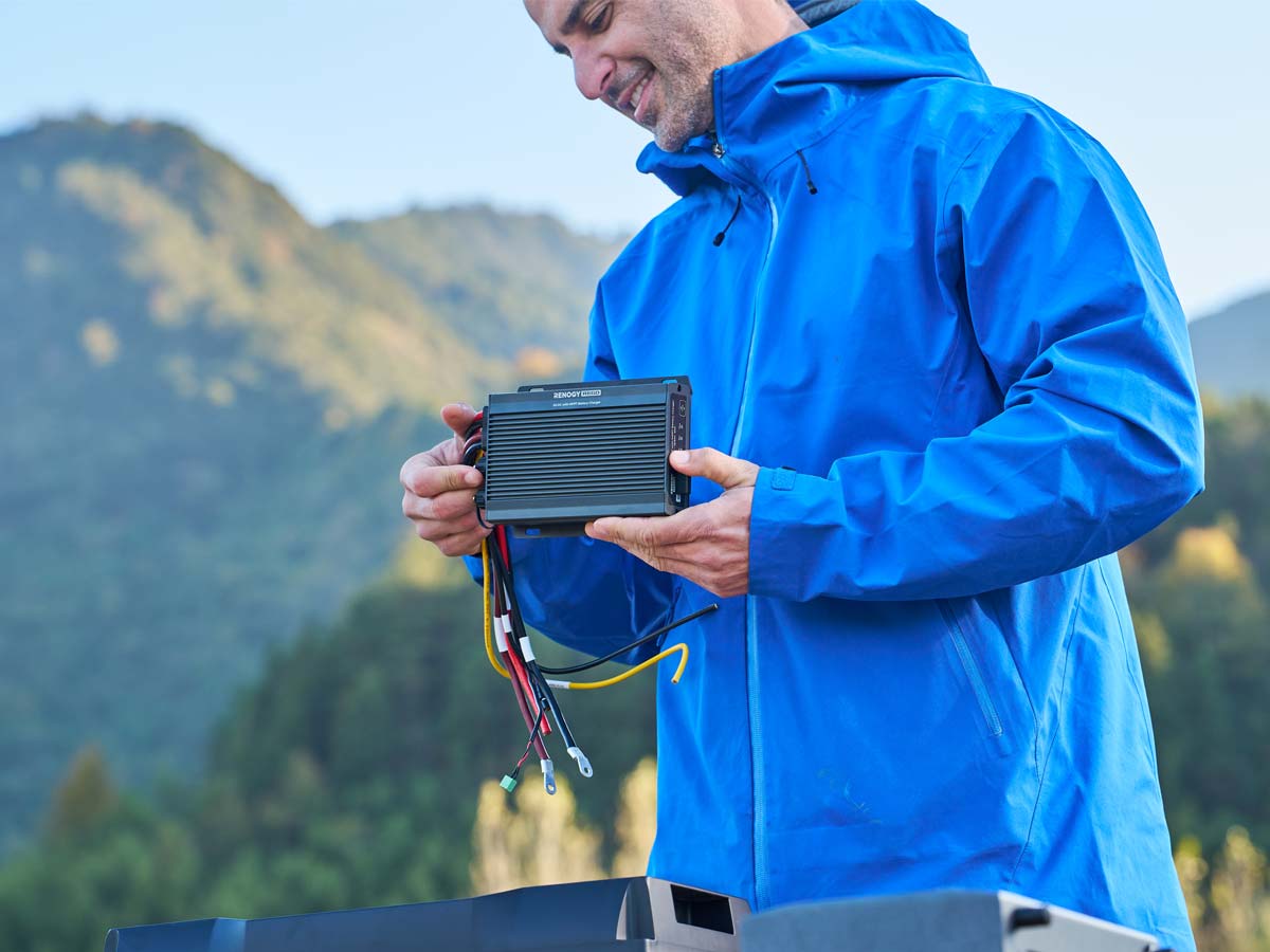 Renogy-Gerät für die mobile Camper-Stromversorgung im Outdoor-Einsatz