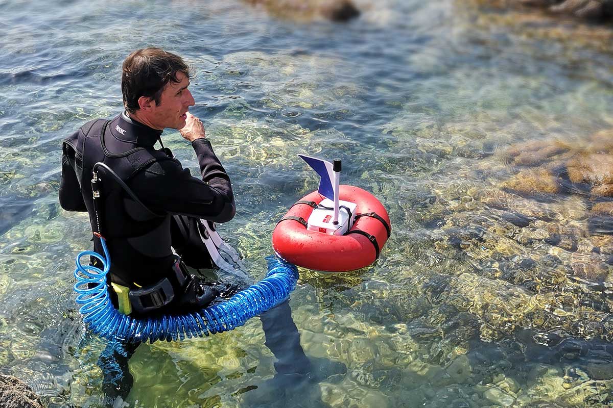 diving with the airbuddy in the water