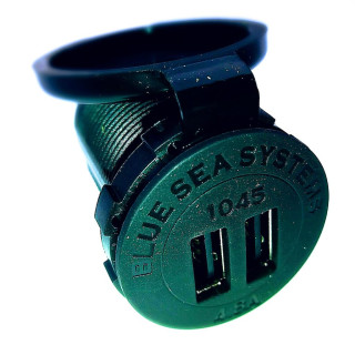 Doppel-USB-Einbausteckdose mit Schutzkappe, 12V/24V, 4,8A von Blue Sea